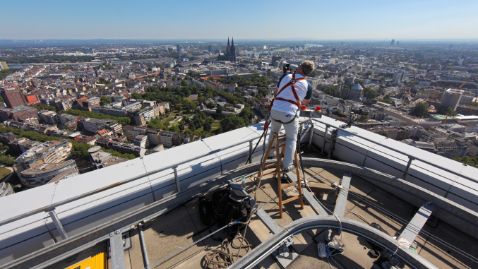 Michael von Aichberger bei einer Gigapixel-Aufnahme auf dem KölnTurm